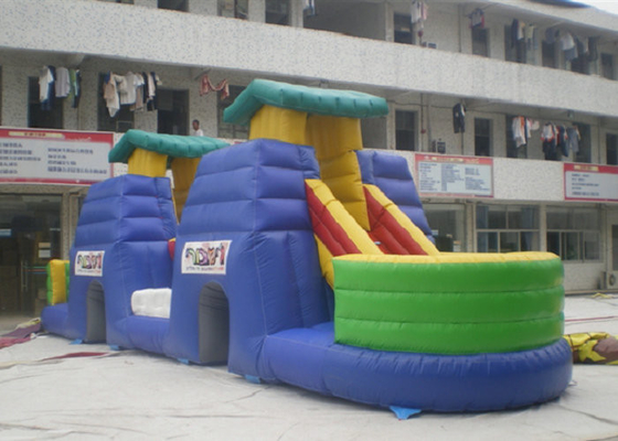 Dzieci bawiące się nadmuchiwany park rozrywki Rozmiar 20x6m o wysokiej wytrzymałości PVC