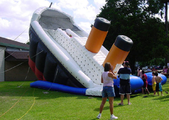 Titanic Shaped Commercial Dmuchana zjeżdżalnia Safe Air Flap Inside For Amusement Park