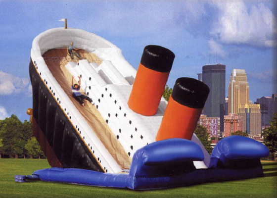 Titanic Shaped Commercial Dmuchana zjeżdżalnia Safe Air Flap Inside For Amusement Park